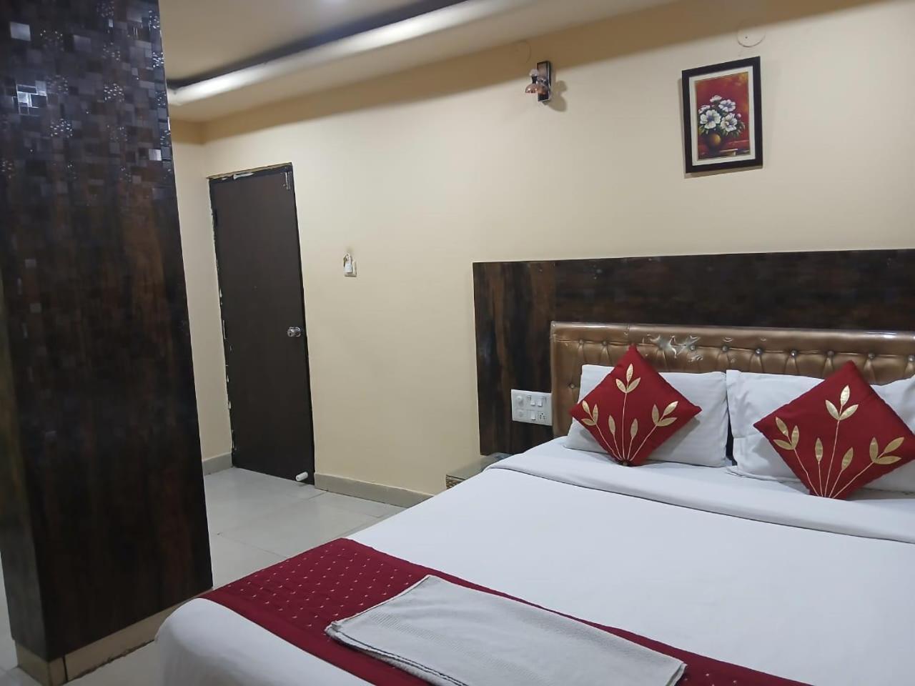 Blossoms Room Holiday Inn- Lakdikapul Hyderabad Exterior photo