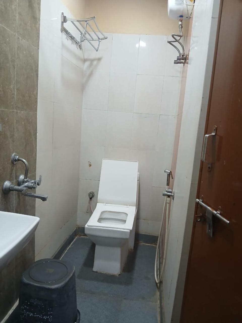 Blossoms Room Holiday Inn- Lakdikapul Hyderabad Exterior photo