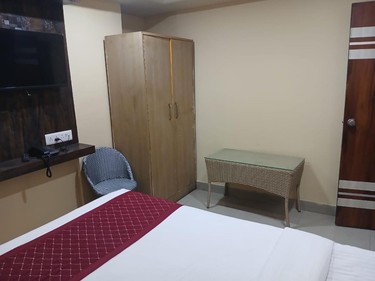 Blossoms Room Holiday Inn- Lakdikapul Hyderabad Exterior photo