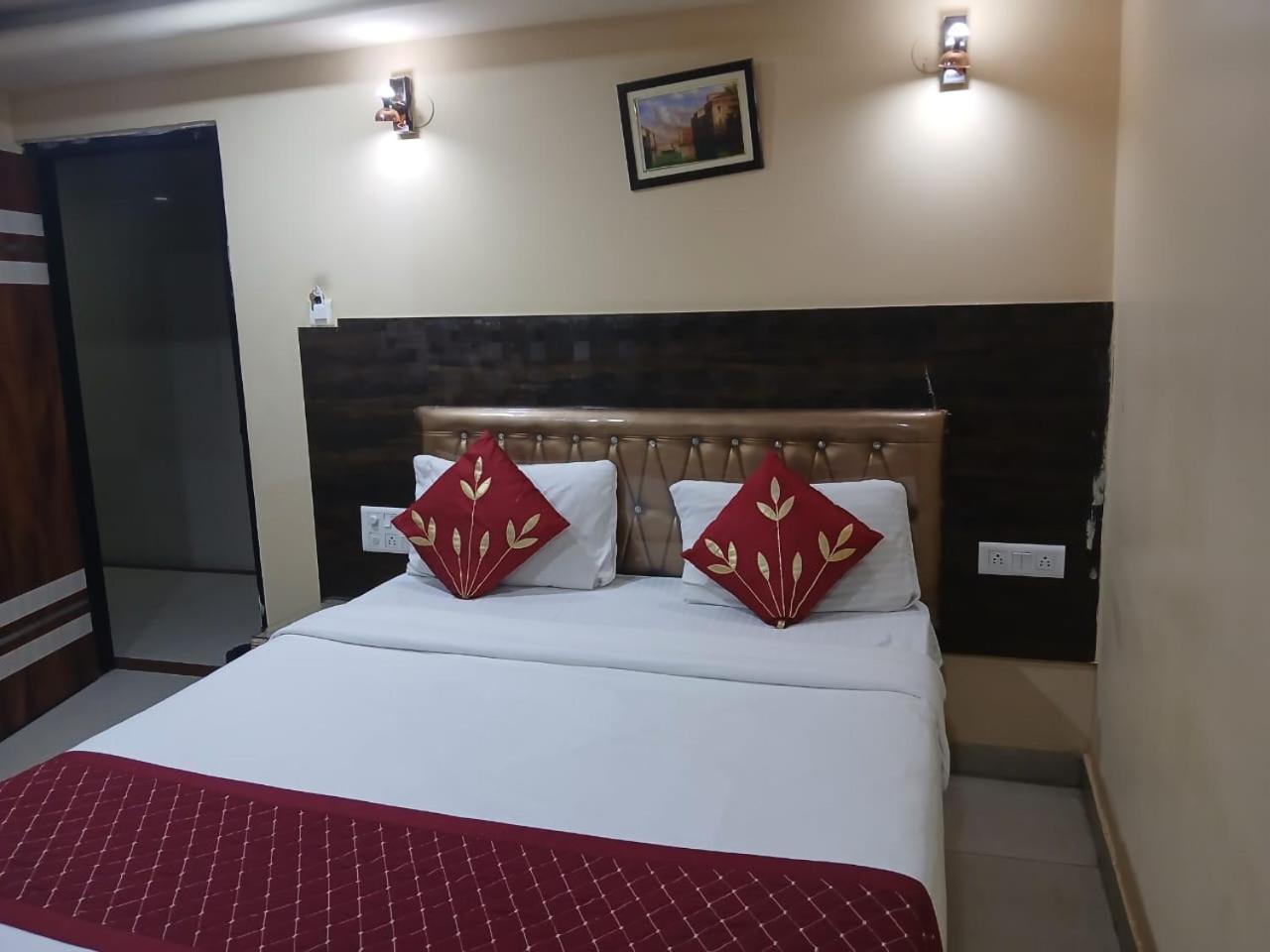 Blossoms Room Holiday Inn- Lakdikapul Hyderabad Exterior photo