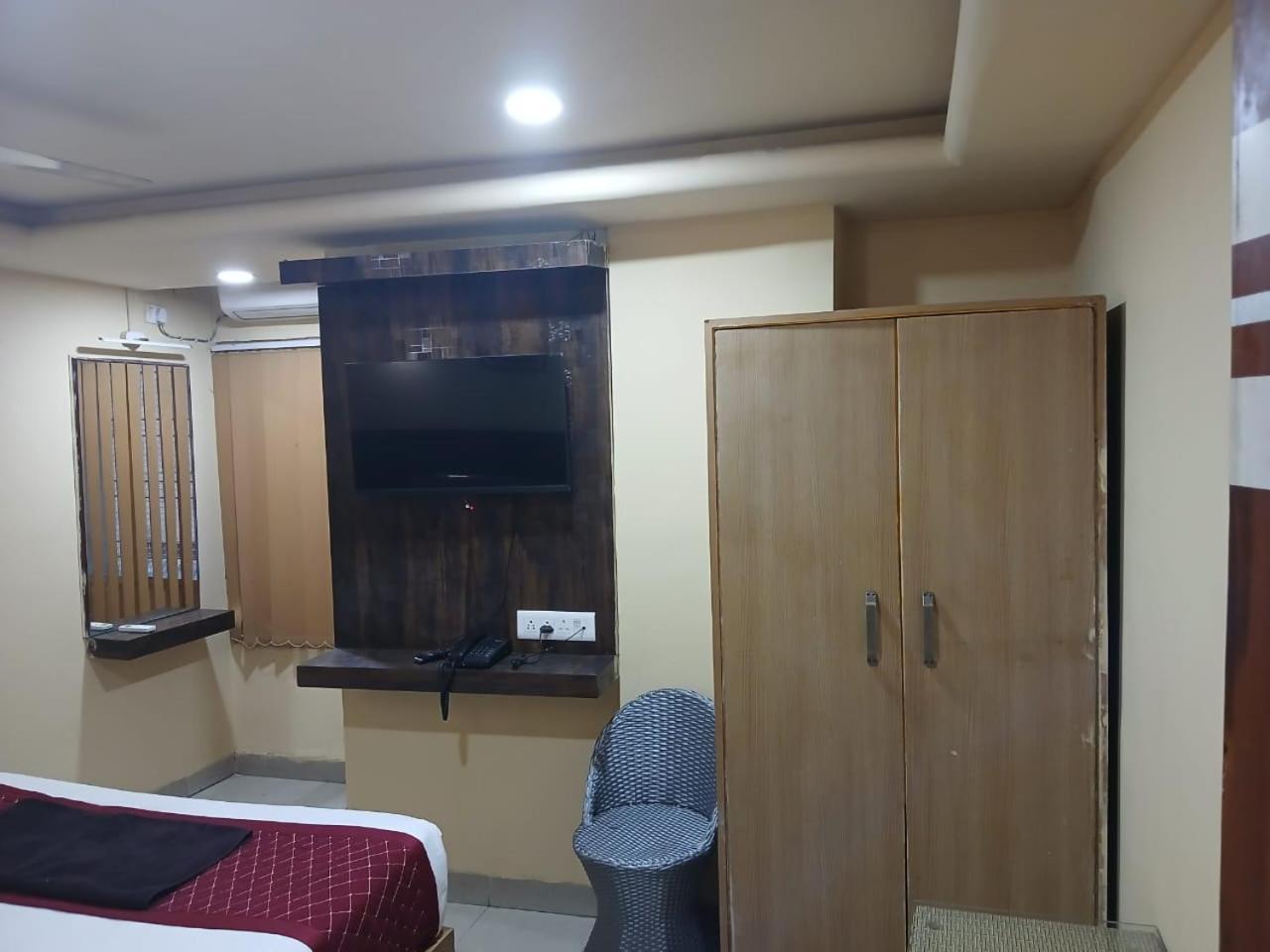 Blossoms Room Holiday Inn- Lakdikapul Hyderabad Exterior photo