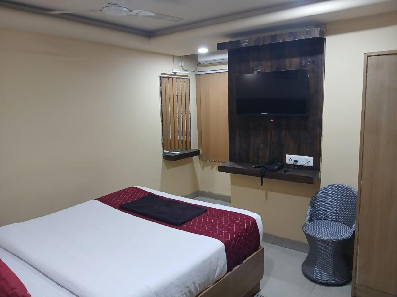 Blossoms Room Holiday Inn- Lakdikapul Hyderabad Exterior photo